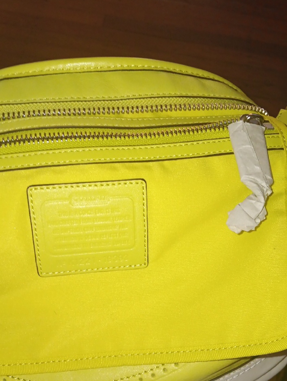 Coach Two-Tone Yellow & White Leather Shoulder Bag - Picture 5 of 6